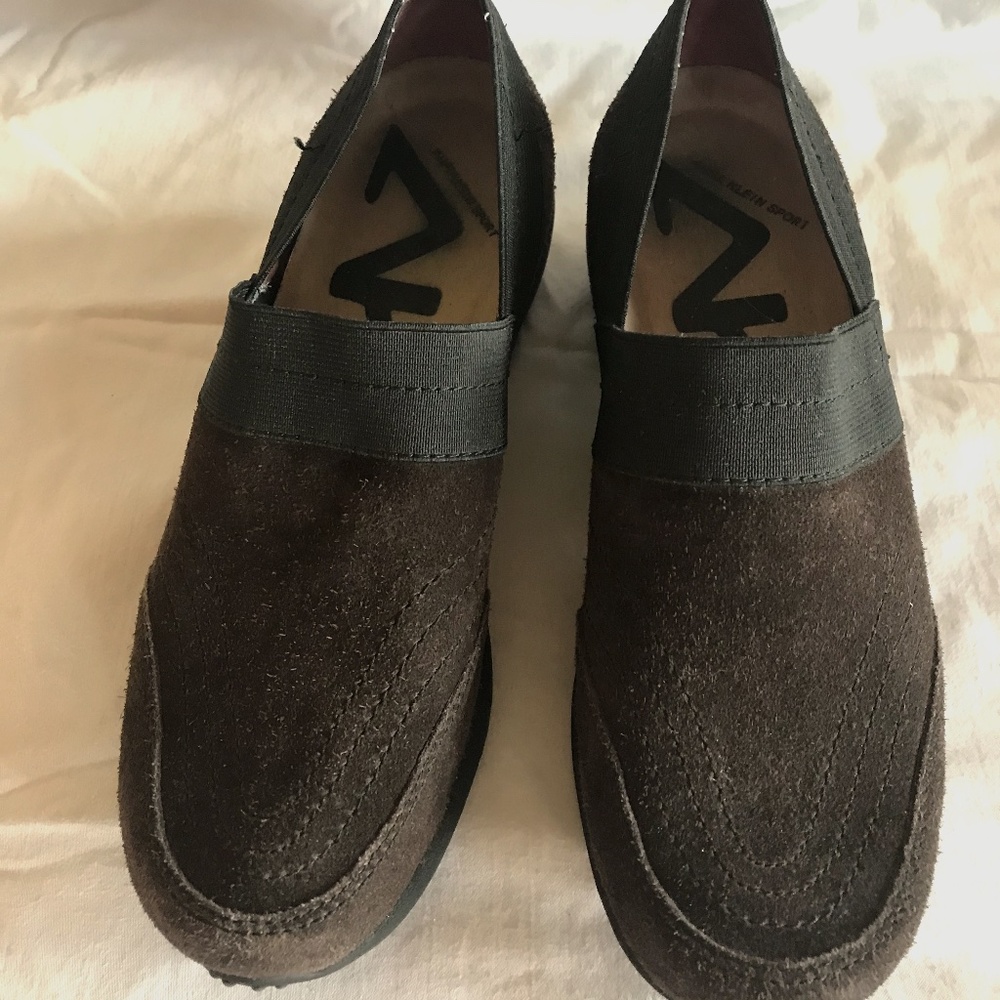 Anne Klein suede slip on mule, Size 6 1/2.